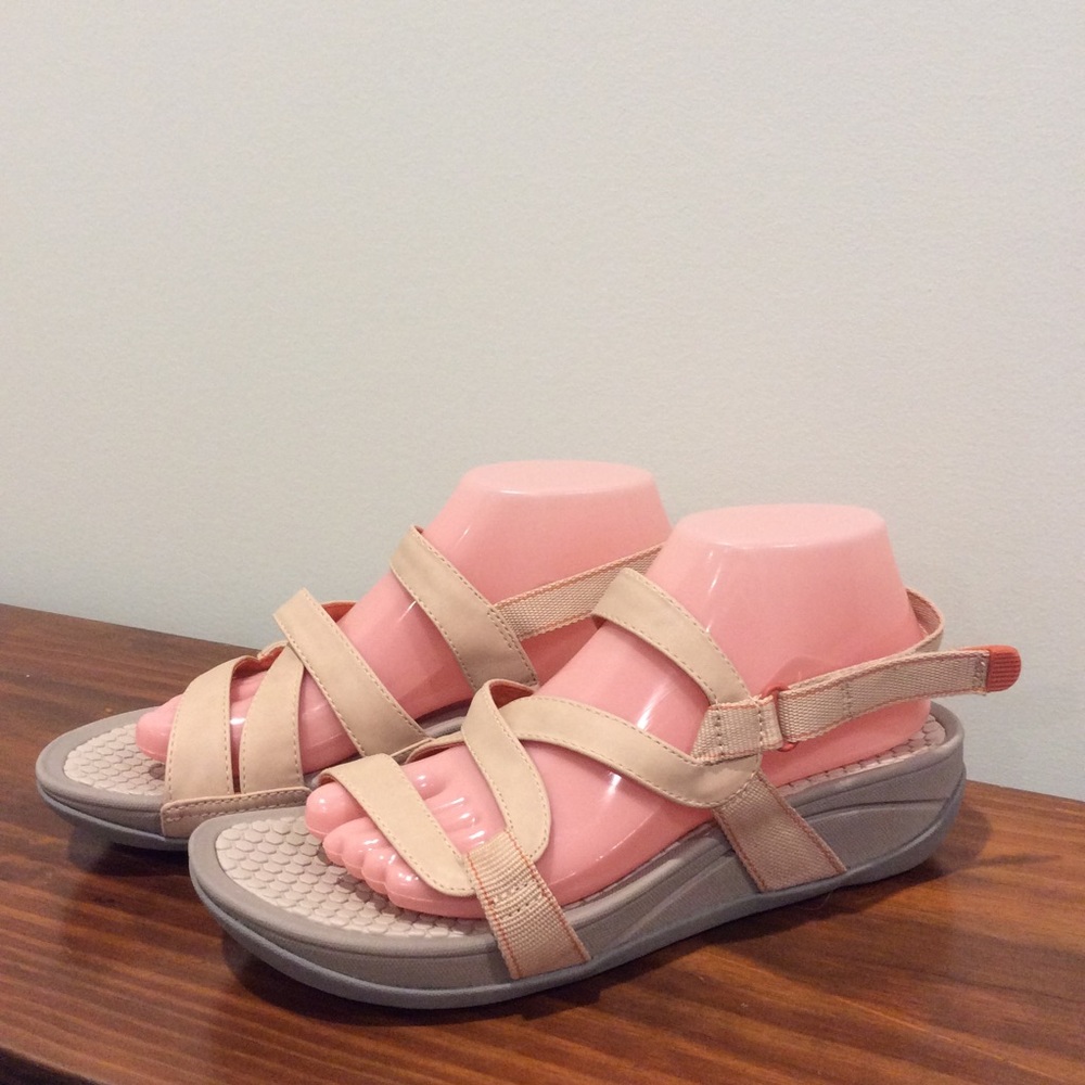 BareTraps Dasher Strappy Cream Hiking Sandals 9.5M